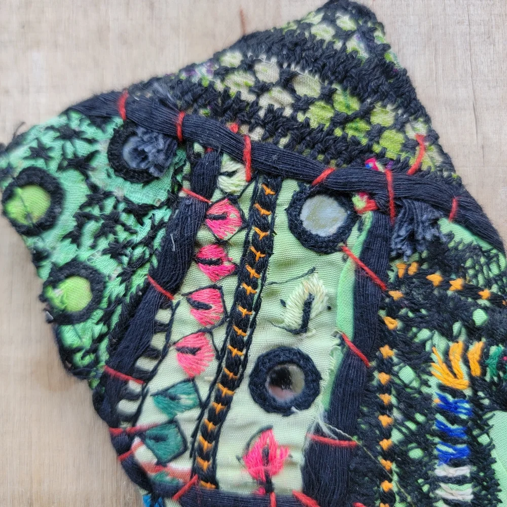 🎱🔮 Free People Boho Embroidered Repurposed vtg banjara hippie Wallet card case - Picture 11 of 16